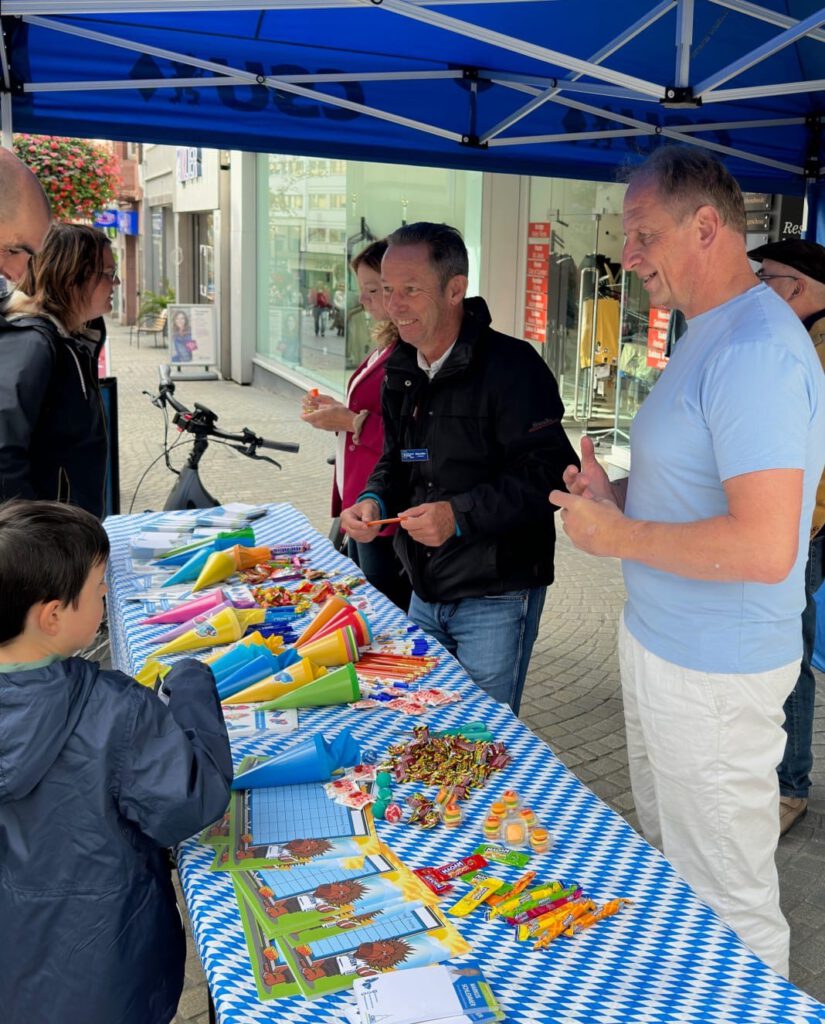 Infostand des CSU-Ortsverbands Aschaffenburg Stadtmitte: Ein gelungener Schulanfang für die Kinder